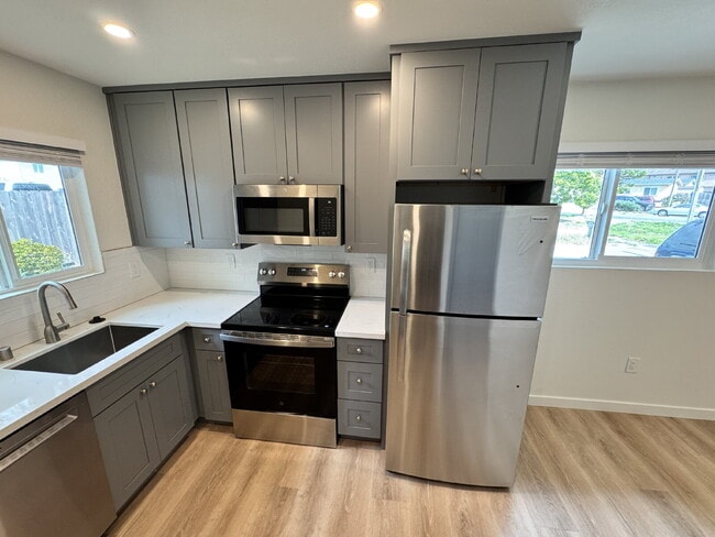Building Photo - AVAILABLE NOW - BRAND NEW 1 BED/1BATH UNIT