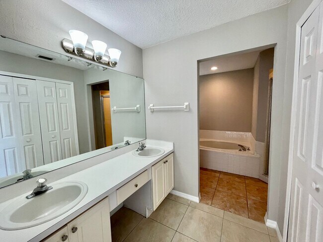 Building Photo - Great 4/2 home in Wedgefield!!
