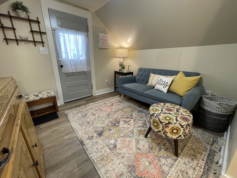 Living room - 3916 The Paseo