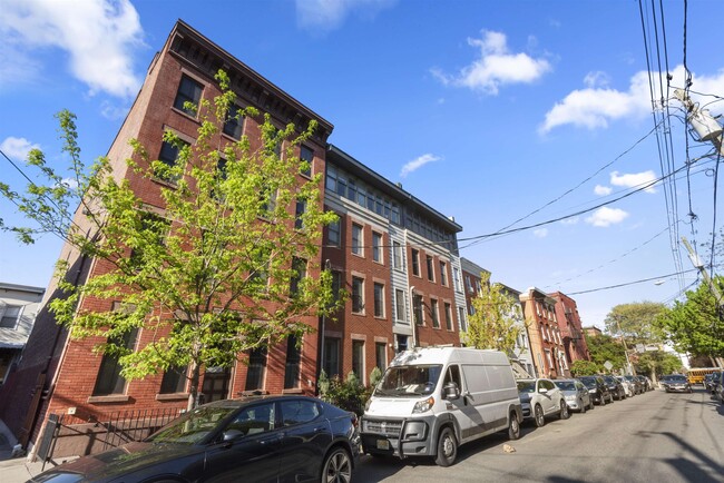 Building Photo - 274 6th St