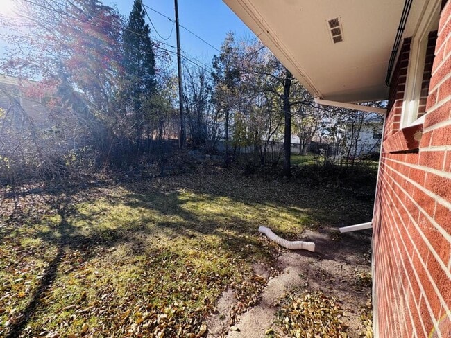 Building Photo - 1819 5th Ave