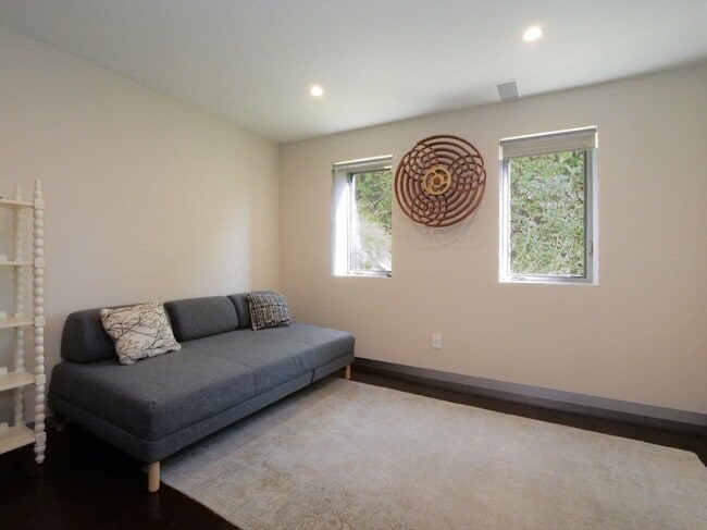 Building Photo - 1356 Vía Romero