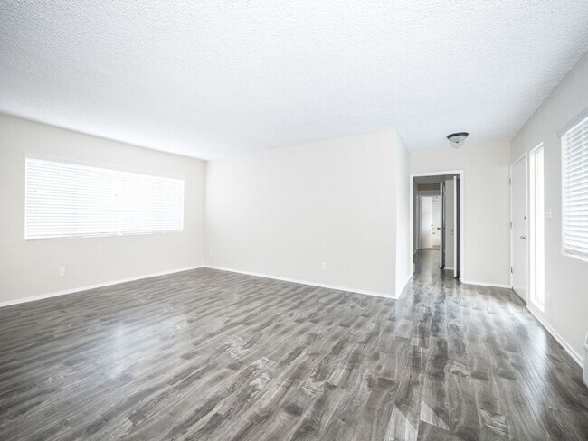 Interior Photo - 6640-6652 Darby Ave