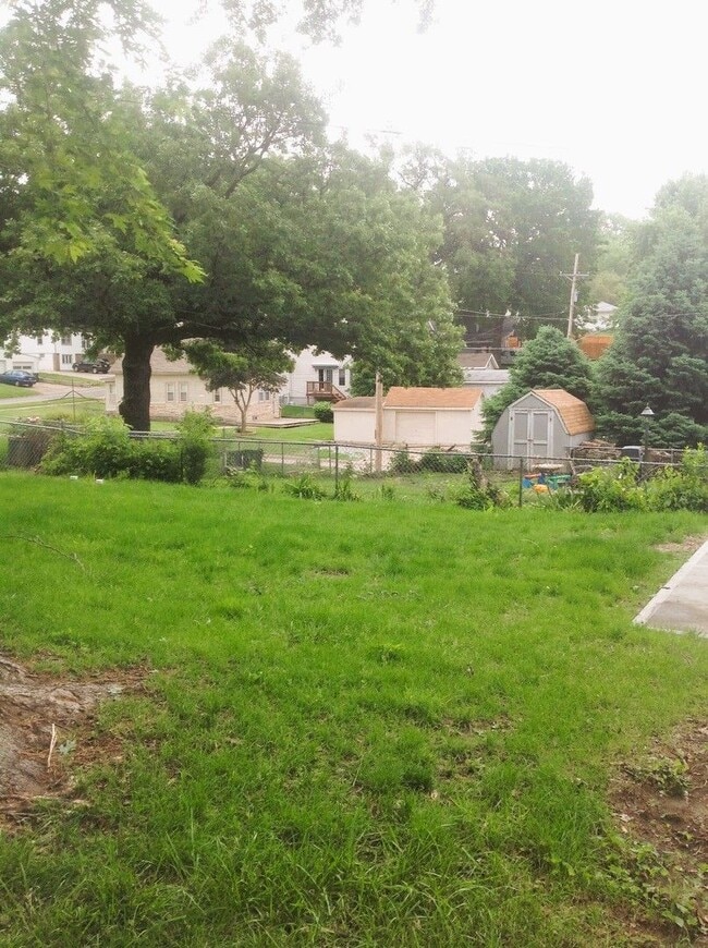 Building Photo - Beautiful Ralston 3 Bedroom Home Across from Park! Garage and fenced yard!