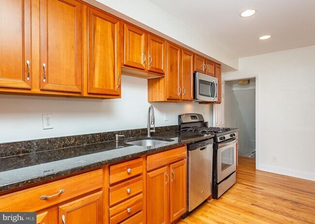 Building Photo - 240 Henley Rd