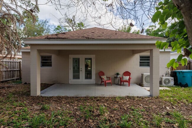 Building Photo - Adorable rental available in heart of Orlando !