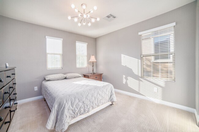 Building Photo - SUMMERLIN - FULLY FURNISHED - ALL UTILITIE...