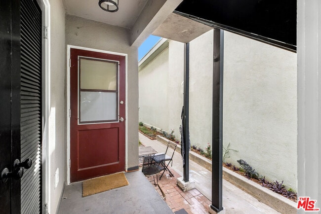 Building Photo - 2115 Ocean Park Blvd