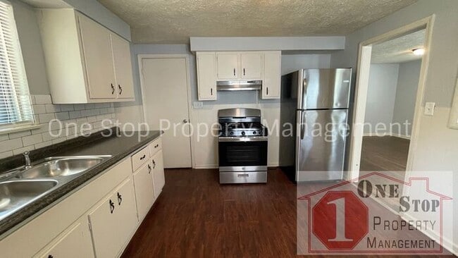 Building Photo - Beautiful 3 Bedroom 1.5 Bathroom in Kansas...