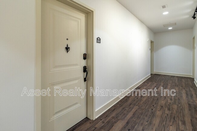 Building Photo - 1110 Franck St