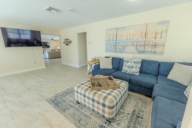 Building Photo - 5021 Porpoise Pl