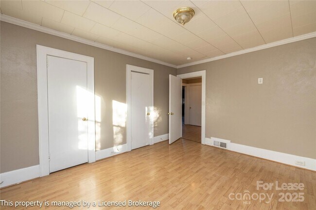 Building Photo - 1420 Amhurst St