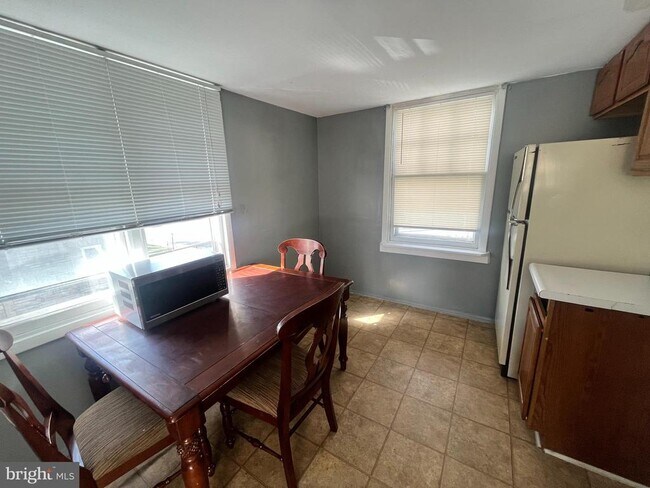 Building Photo - 502 S Main St