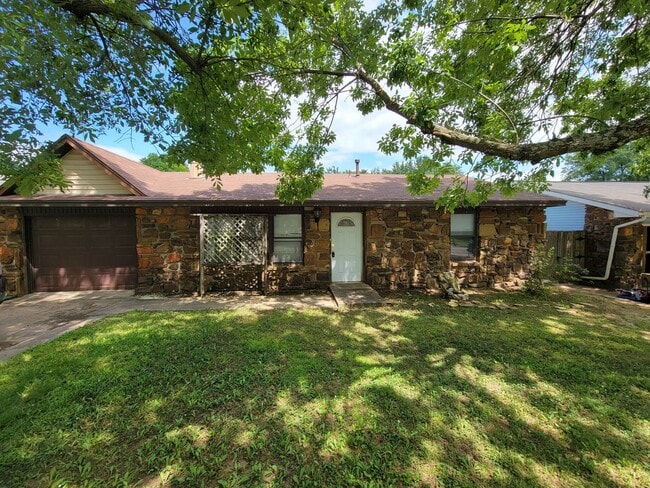 Primary Photo - 2 Bedroom 1 Car Garage