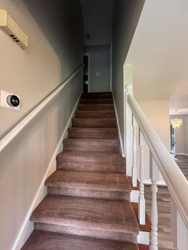 Building Photo - Charming 3-Bedroom, 2-Bath Home with Finis...