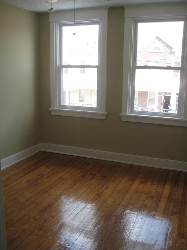 Building Photo - 18 S Allen Ave