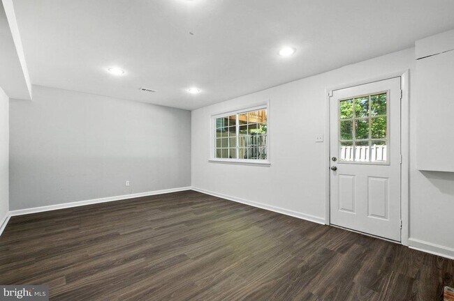 Building Photo - 8015 Steeple Chase Ct