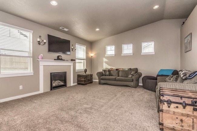 Building Photo - 4368 SW Umatilla Ave