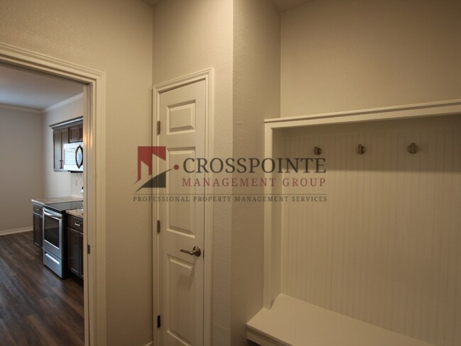 Building Photo - Stunning 2 Bed 2.5 Bath 1 Car Garage Townhome in Tyler!