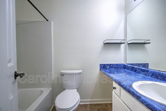 Building Photo - 406 Crescentwood Ct