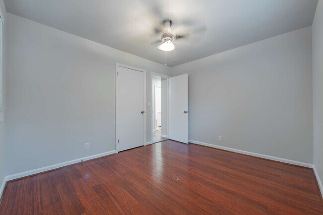 Building Photo - 207 Whitnel Dr