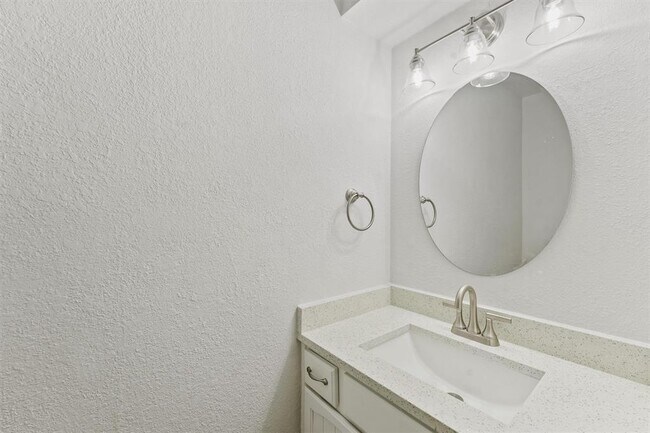Building Photo - 18118 Lakeside Ln