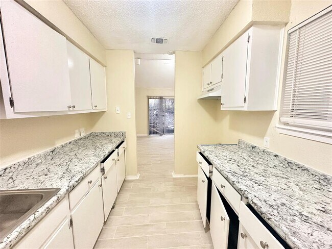 Building Photo - 4302 Scottsdale Rd