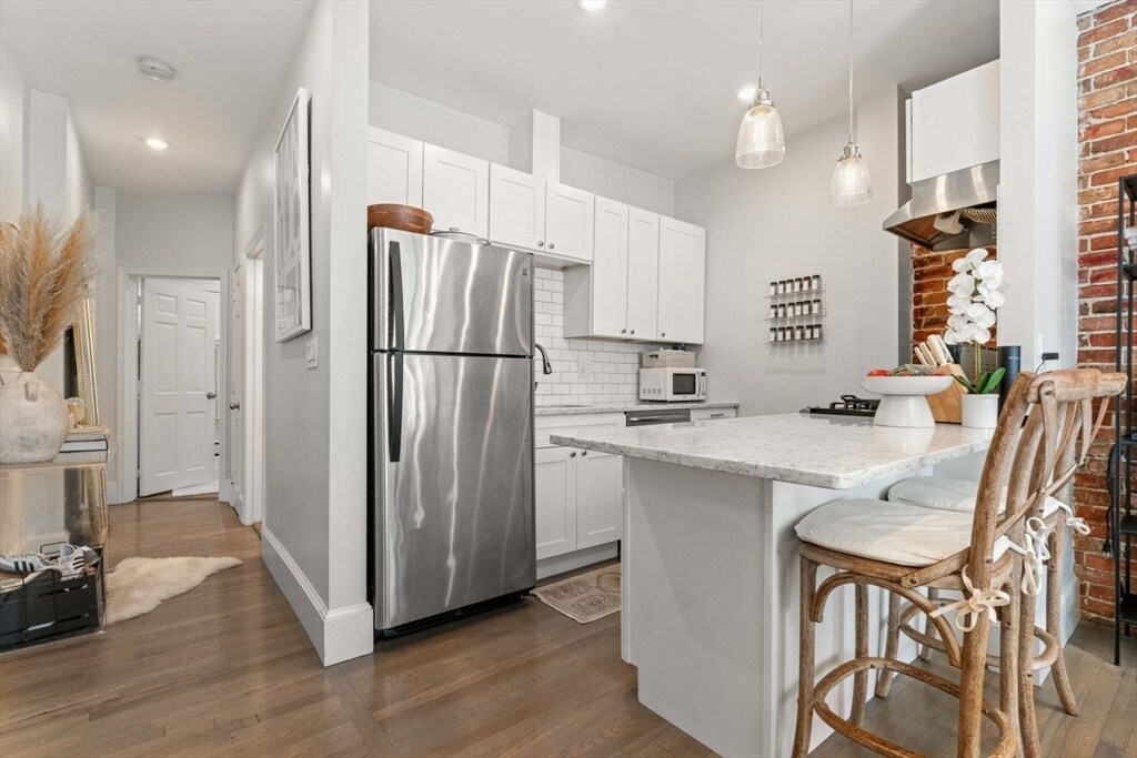 Building Photo - 91 Waltham St