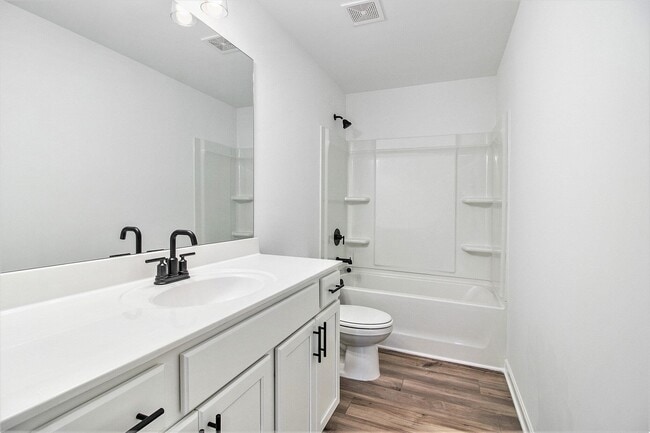 Building Photo - 2022 Boxwood Cir