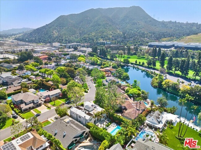 Building Photo - 211 S Valley St