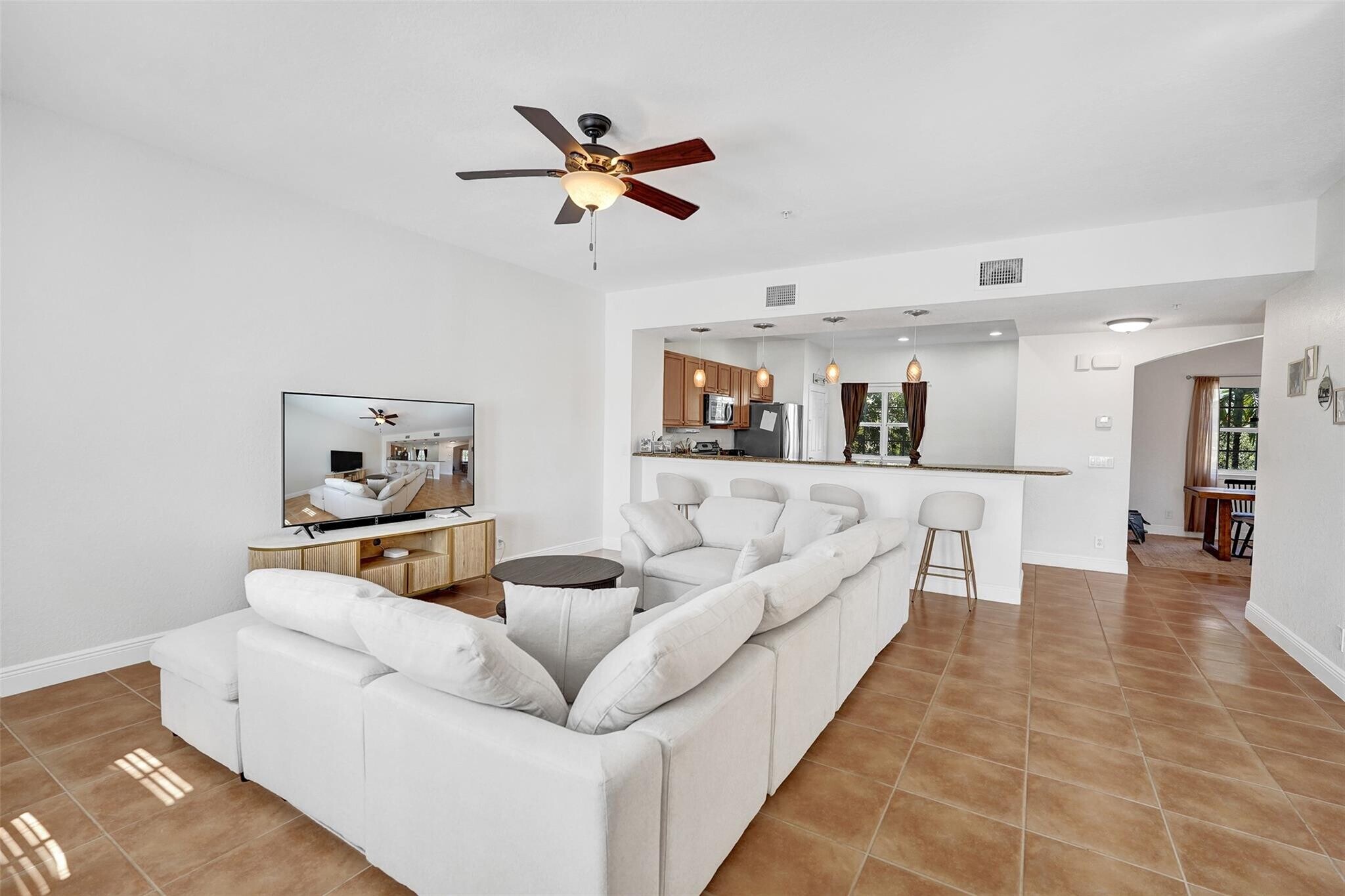 Building Photo - 228-228 SW 6th Ct