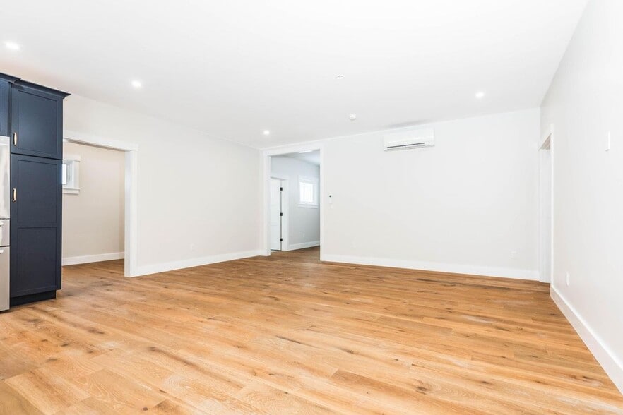 Building Photo - 539 Portsmouth Ave