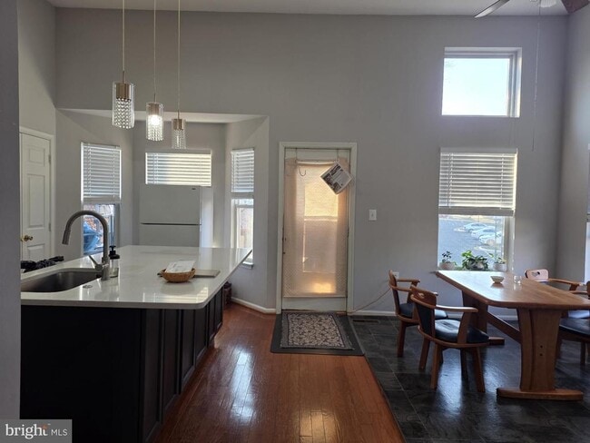 Building Photo - 14641 Seasons Dr