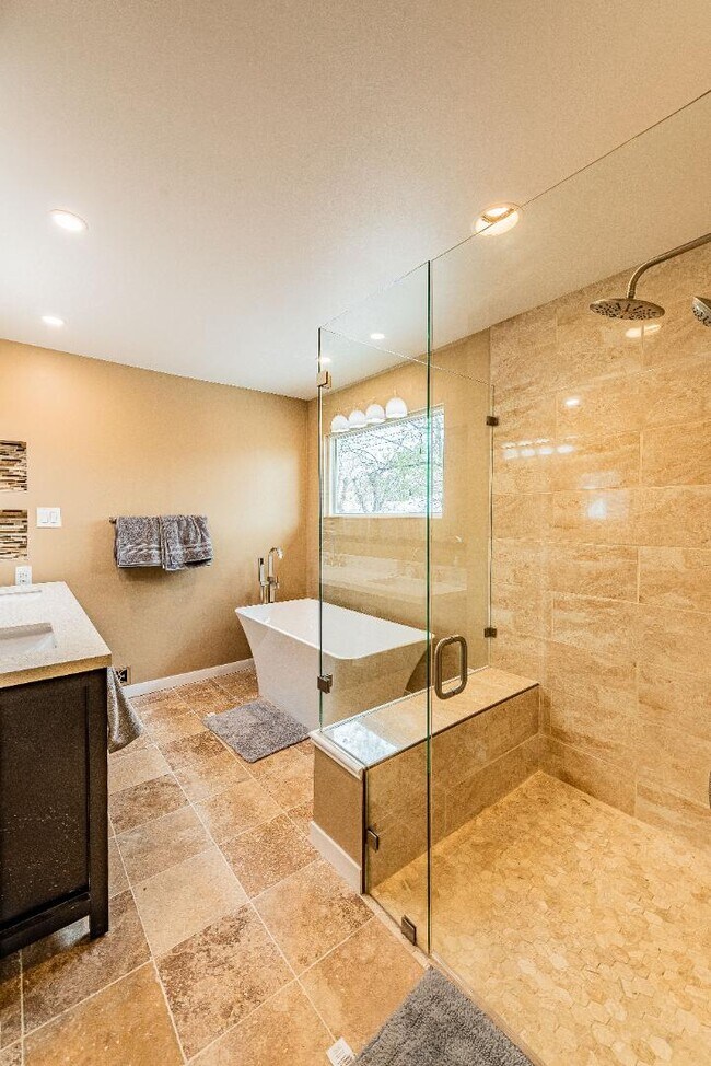 Building Photo - 444 Sierra Dr SE