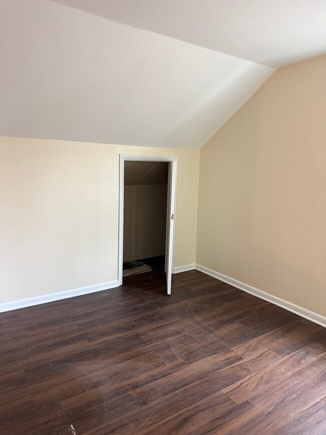 Building Photo - 1116 W 94th St