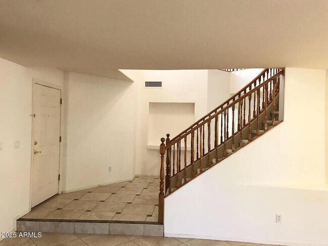 Building Photo - 6406 W El Cortez Pl