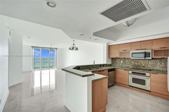 Building Photo - 14951 Royal Oaks Ln