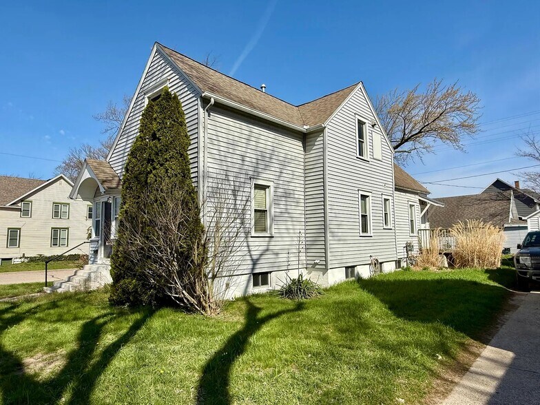 Building Photo - 1403 Columbus Ave
