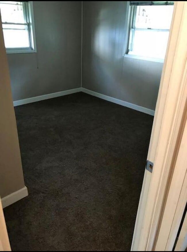 Building Photo - HOUSE...3 Bed 1 Bath