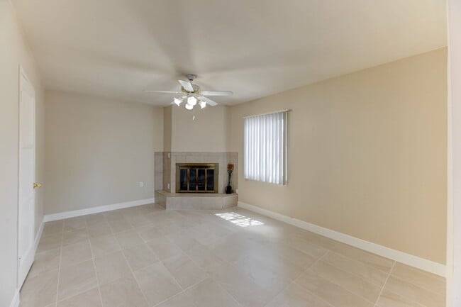 Building Photo - 402 Ilmenite Way