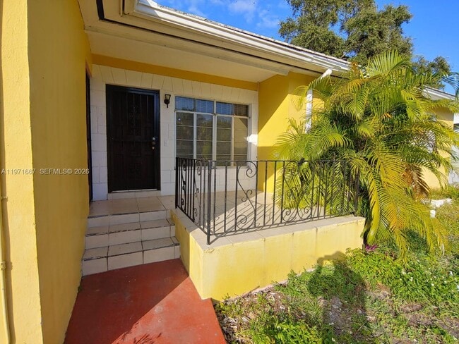 Building Photo - 1465 NE 149th St