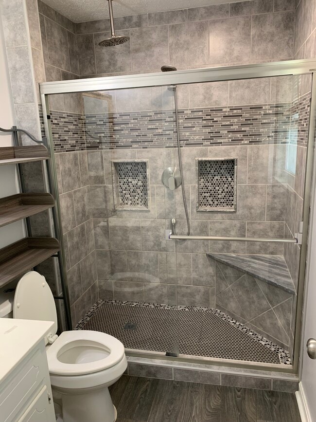 Building Photo - 207 McLeod Dr