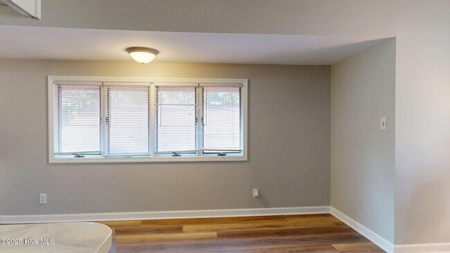 Building Photo - 704 Dover St