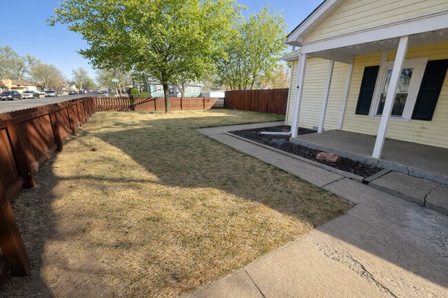 Building Photo - 146 6th St