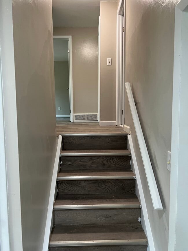 Building Photo - 7441 Farmstead Rd