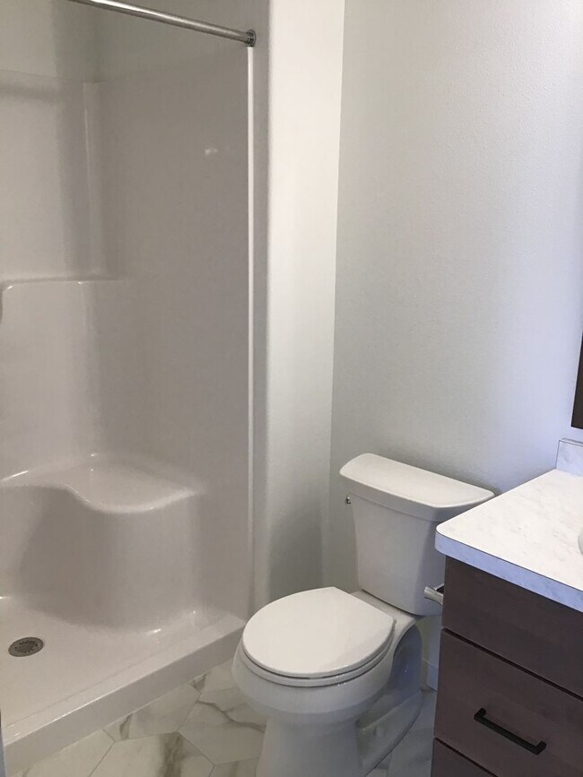 Building Photo - 3 Bed 3 Bath Single Family Home