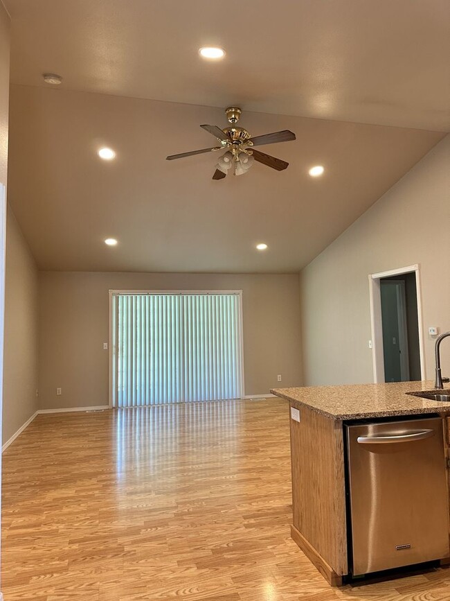 Building Photo - 2225 James Cir