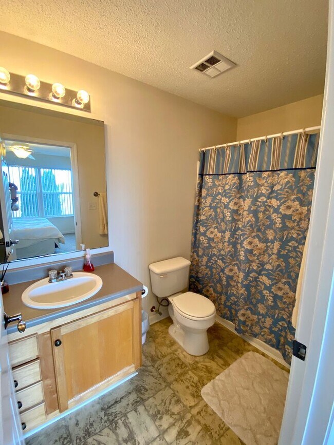 Building Photo - 1012 Harts Cove Way