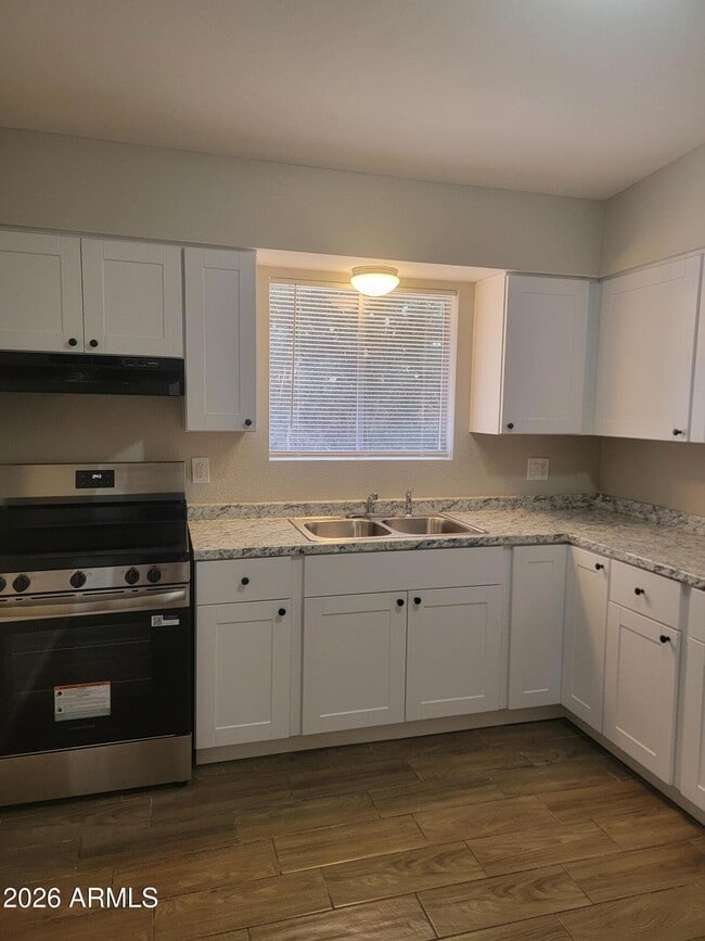 Building Photo - 204 N Standage