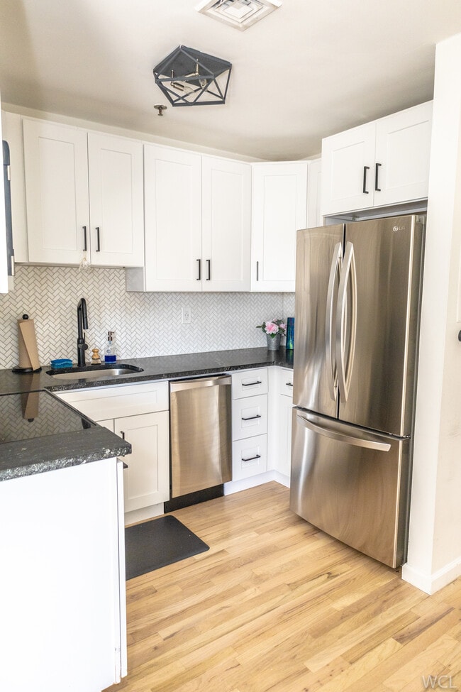 Building Photo - 318 PARK Ave